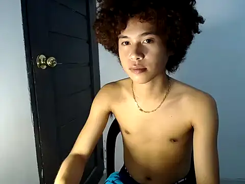 Snapshot of Asiantwink21 chatting on 2, 6, 2026 Asiantwink21 online show from 2, 6, 2026