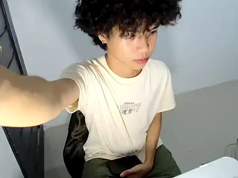 Snapshot of Asiantwink21 chatting on 7, 5, 2026 Asiantwink21 online show from 7, 5, 2026