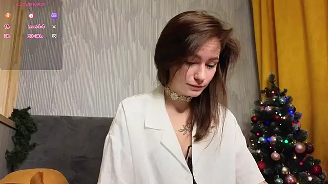 girl with snaketatto0 online show from 5, 1, 2025