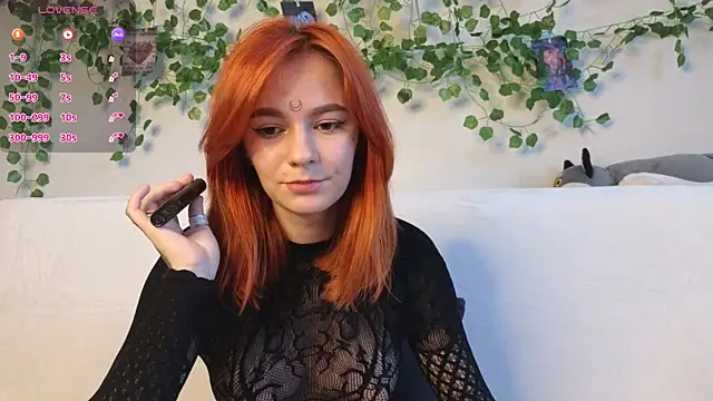 girl with snaketatto0 online show from 18, 10, 2025