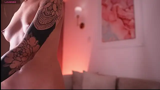 GigiLee  online show from 7, 2, 2025