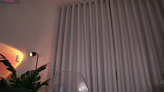 GigiLee  online show from 15, 11, 2025