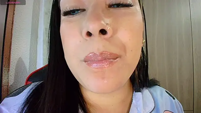 leahtemptation3 online show from 15, 4, 2026