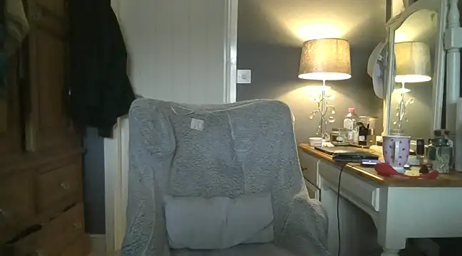 Roxie34dd online show from 31, 1, 2025