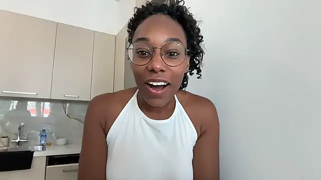 Snapshot of smileybabe chatting on 12, 7, 2026 smileybabe online show from 12, 7, 2026