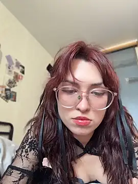 Evangeline Lawrence  online show from 19, 4, 2026