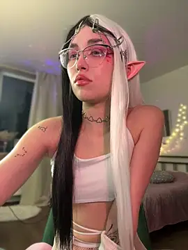 Evangeline Lawrence  online show from 4, 2, 2025