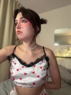 Evangeline Lawrence  online show from 20, 3, 2025