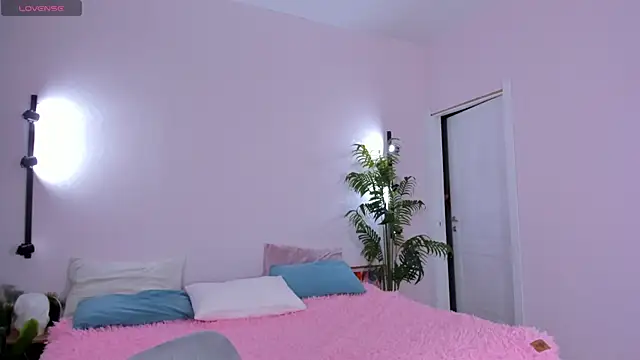 Sweett Monica online show from 4, 5, 2026