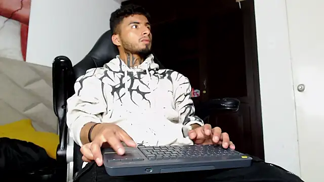 JuanCamiilo 66 online show from 14, 3, 2025