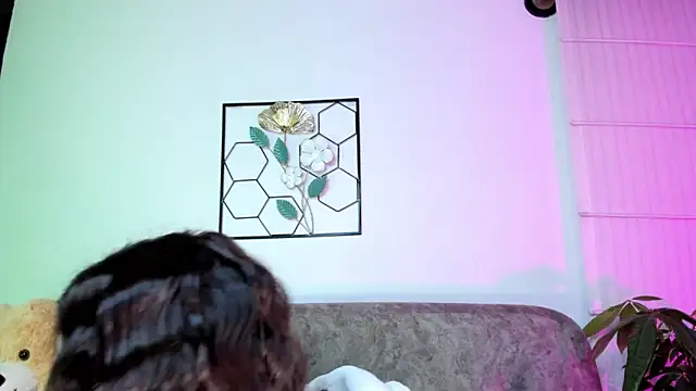 summer holiday online show from 8, 3, 2025