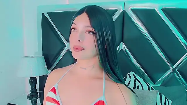 Emmaa Saenz  online show from 2, 12, 2025