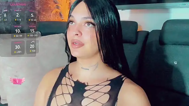 Emmaa Saenz  online show from 30, 5, 2026