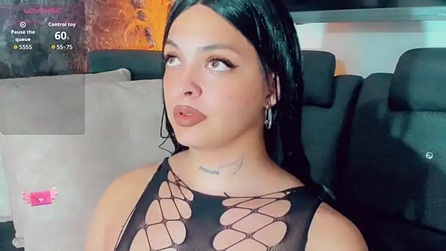 Emmaa Saenz  online show from 29, 5, 2026