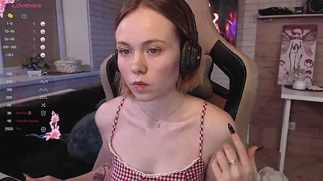 lucy mirror online show from 15, 10, 2025