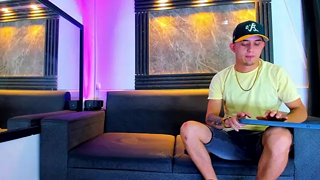 Snapshot of liam_genner_ chatting on 13, 9, 2025 liam genner online show from 13, 9, 2025