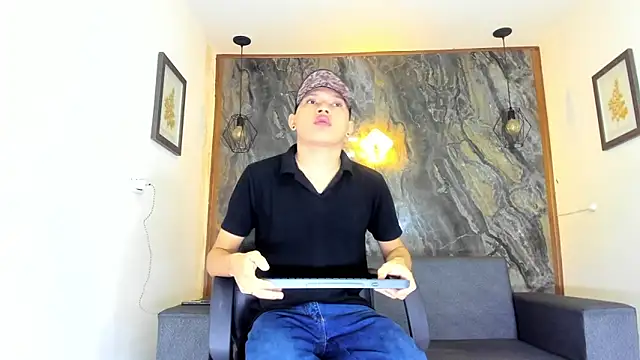 Snapshot of liam_genner_ chatting on 8, 3, 2025 liam genner online show from 8, 3, 2025