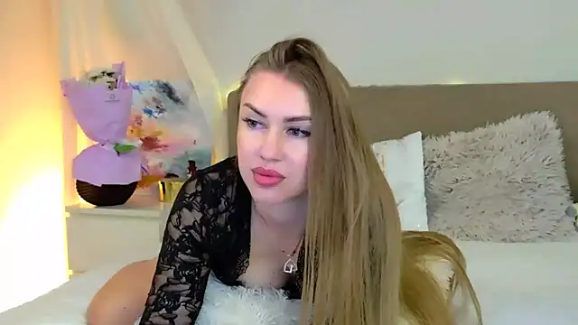 Snapshot of LuisaSin chatting on 9, 6, 2026 LuisaSin online show from 9, 6, 2026