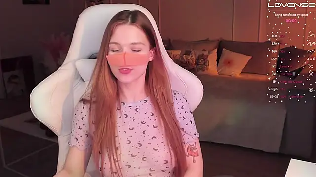 Frau Lina online show from 2, 2, 2025