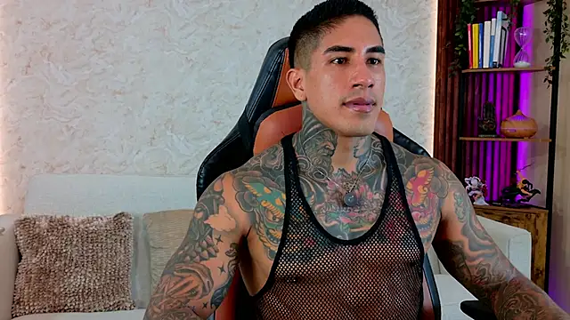 Snapshot of AdanReilly chatting on 5, 6, 2026 AdanReilly online show from 5, 6, 2026