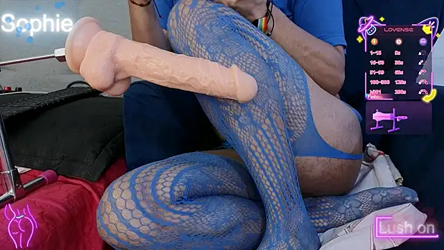 Snapshot of Sophiehuntress chatting on 4, 10, 2025 Sophiehuntress online show from 4, 10, 2025