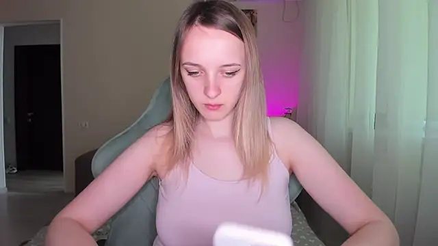 Snapshot of RouseReed chatting on 11, 4, 2026 RouseReed online show from 11, 4, 2026