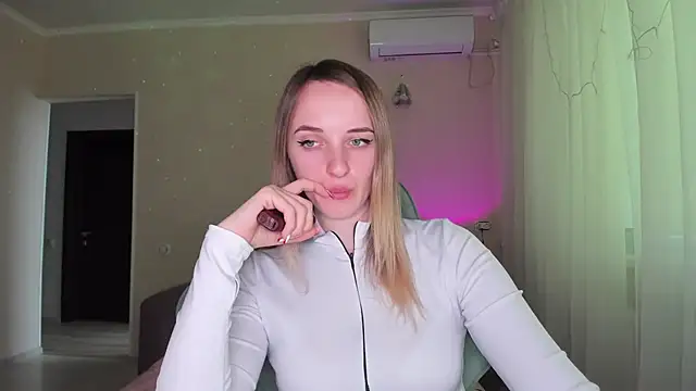 Snapshot of RouseReed chatting on 31, 3, 2026 RouseReed online show from 31, 3, 2026