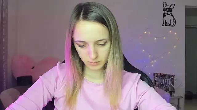 Snapshot of RouseReed chatting on 8, 4, 2026 RouseReed online show from 8, 4, 2026