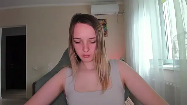 Snapshot of RouseReed chatting on 20, 4, 2026 RouseReed online show from 20, 4, 2026