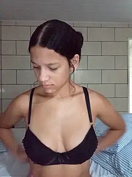 Snapshot of By_Aninha chatting on 27, 11, 2025 By Aninha online show from 27, 11, 2025