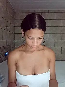 Snapshot of By_Aninha chatting on 21, 12, 2025 By Aninha online show from 21, 12, 2025