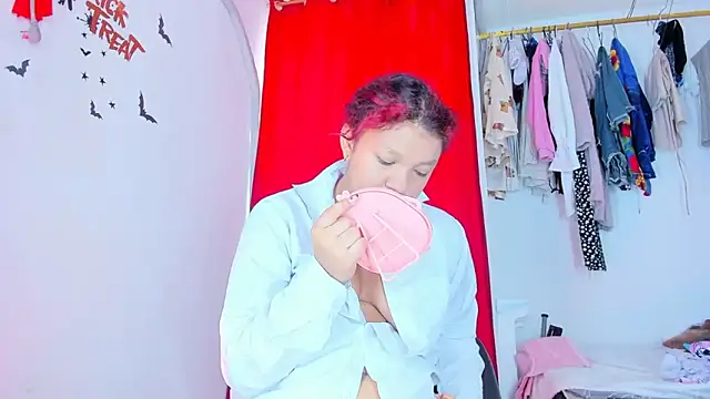 Emily Coper18 online show from 1, 11, 2025