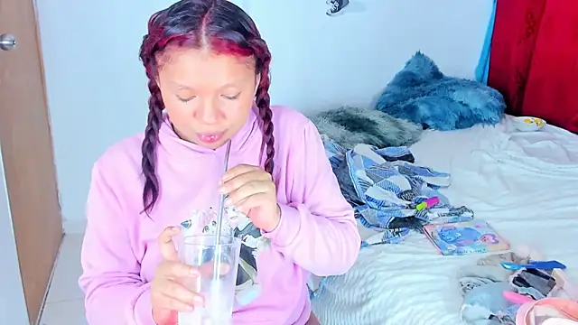 Emily Coper18 online show from 28, 9, 2025