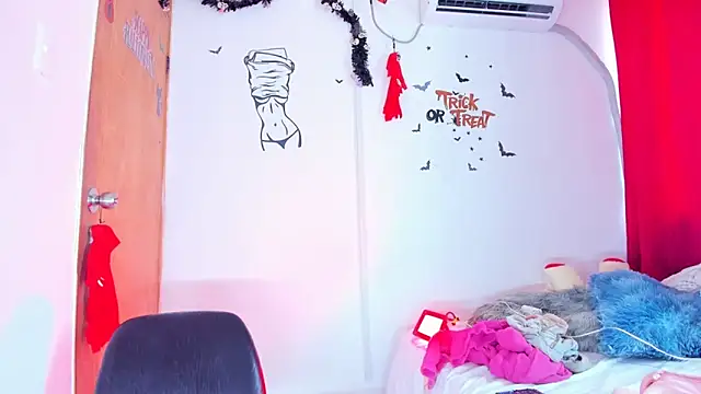 Emily Coper18 online show from 10, 10, 2025