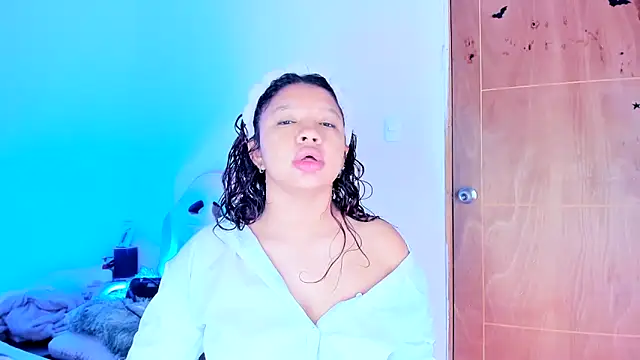 Emily Coper18 online show from 17, 5, 2026