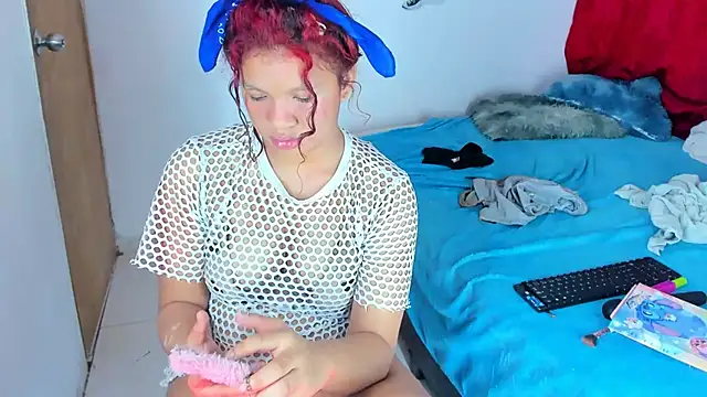 Emily Coper18 online show from 4, 10, 2025