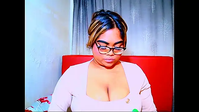 Snapshot of Indian_Lola00 chatting on 12, 4, 2026 Indian Lola00 online show from 12, 4, 2026