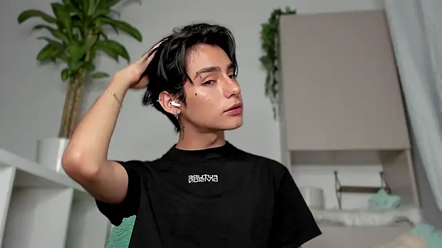 sebas rose online show from 30, 1, 2025