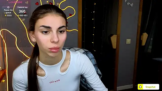 EmmyGreans online show from 7, 10, 2025