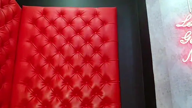 CrystalBrooke3x online show from 18, 12, 2025