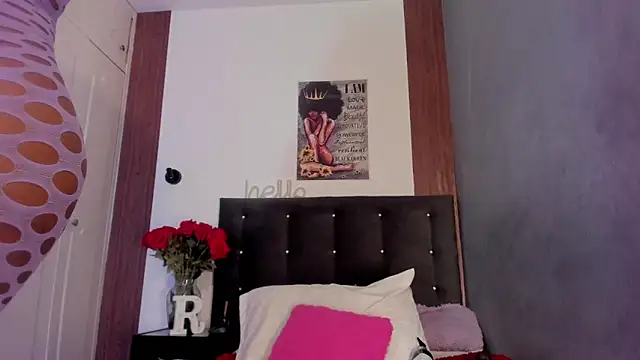 Reina Love2 online show from 9, 4, 2026