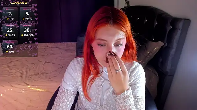 Snapshot of Violetaarey chatting on 23, 4, 2026 Violetaarey online show from 23, 4, 2026