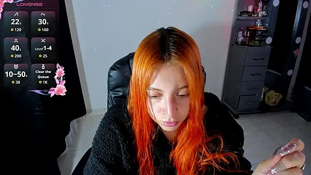 Snapshot of Violetaarey chatting on 19, 5, 2026 Violetaarey online show from 19, 5, 2026