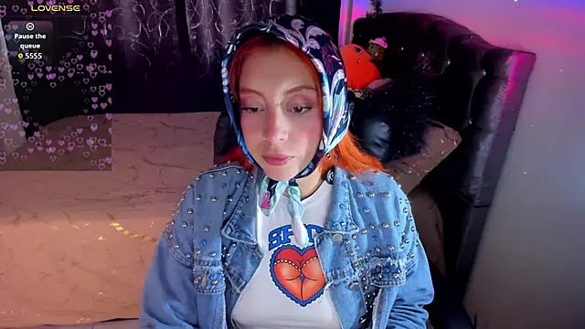 Snapshot of Violetaarey chatting on 23, 4, 2026 Violetaarey online show from 23, 4, 2026