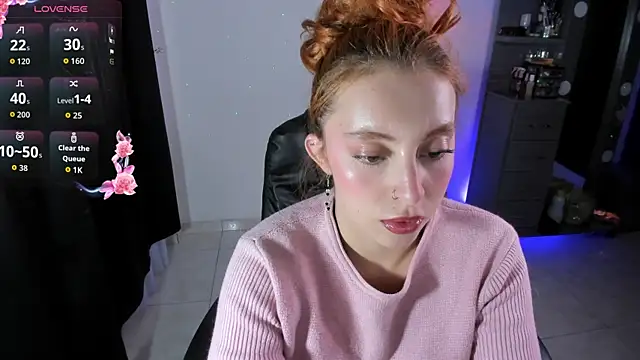 Snapshot of Violetaarey chatting on 11, 5, 2026 Violetaarey online show from 11, 5, 2026