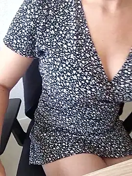 PetiteBrunette4 online show from 29, 5, 2026