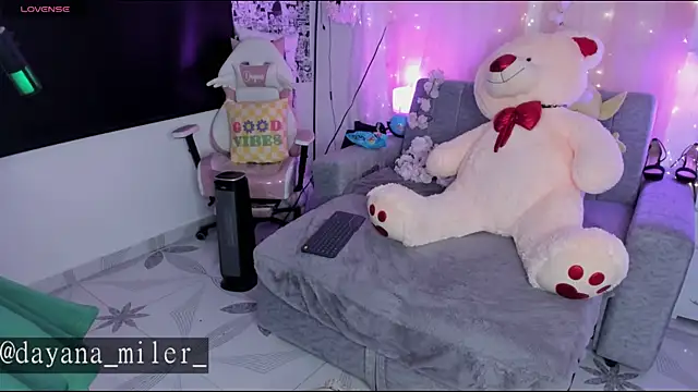  dayana miler online show from 28, 4, 2026