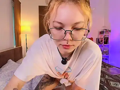 juicyshow  online show from 10, 10, 2025