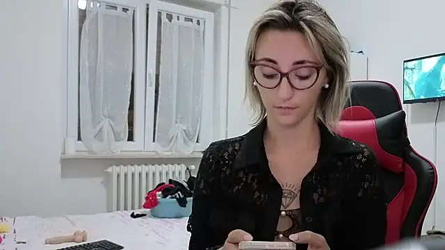 sexy blondie92 online show from 26, 9, 2025