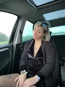 sexy blondie92 online show from 1, 2, 2025